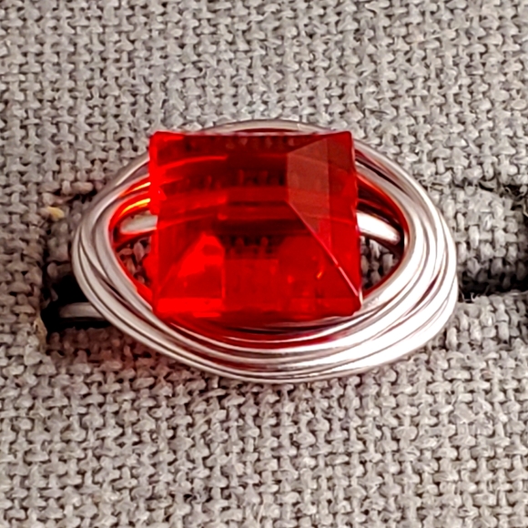 Red square bead wire ring - Picture 1 of 1
